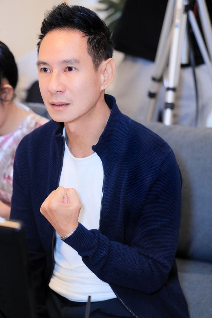 Nam ca sĩ cho biết thời điểm đó anh bị bầu show, nhiều đàn em trong nghề quay lưng vì danh tiếng không còn. 