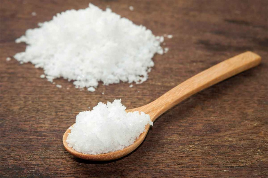 4157_lead-image-6-salt-remedies-to-ward-off-negativity__922287110