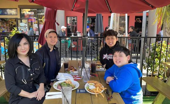 trizzie-phuong-trinh-va-bang-kieu-ly-di-cac-con-van-hanh-phuc-du-day-1-ngoisaovn-w2048-h1254