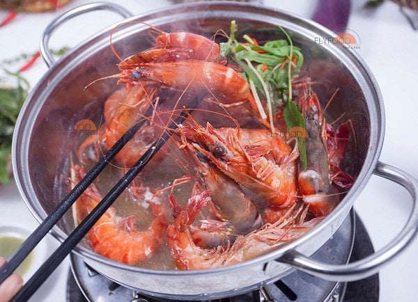luoc-tom-dung-chi-cho-nuoc-lam-theo-cach-don-gian-nay-tom-mem,ngot-lai-khong-bi-tanh_2