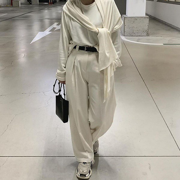 4-kieu-giay-dep-pha-hong-net-thanh-lich-cua-outfit-cong-so-chi-em-luu-y-tranh-mac-sai-lam-phoi-do-voi-giay-the-thao-chan-ngan-chan-to-vohcom-1665588644-987-width600height600
