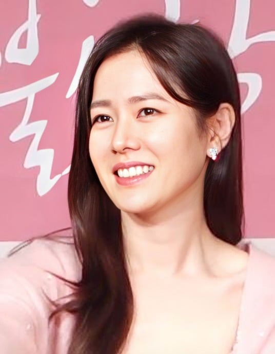 Son_Ye-jin_in_2019