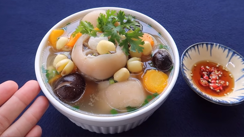 cach-nau-canh-chan-gio-ham-hat-sen-thom-ngon-bo-duong-202103201021562212
