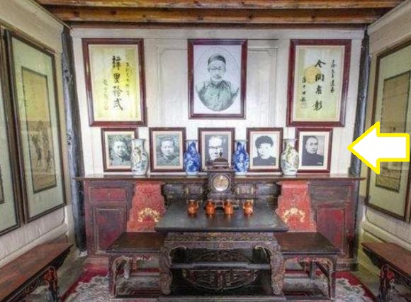 phong khach kieng ky