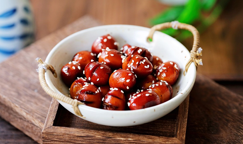 Trứng om coca có màu sắc rất hấp dẫn