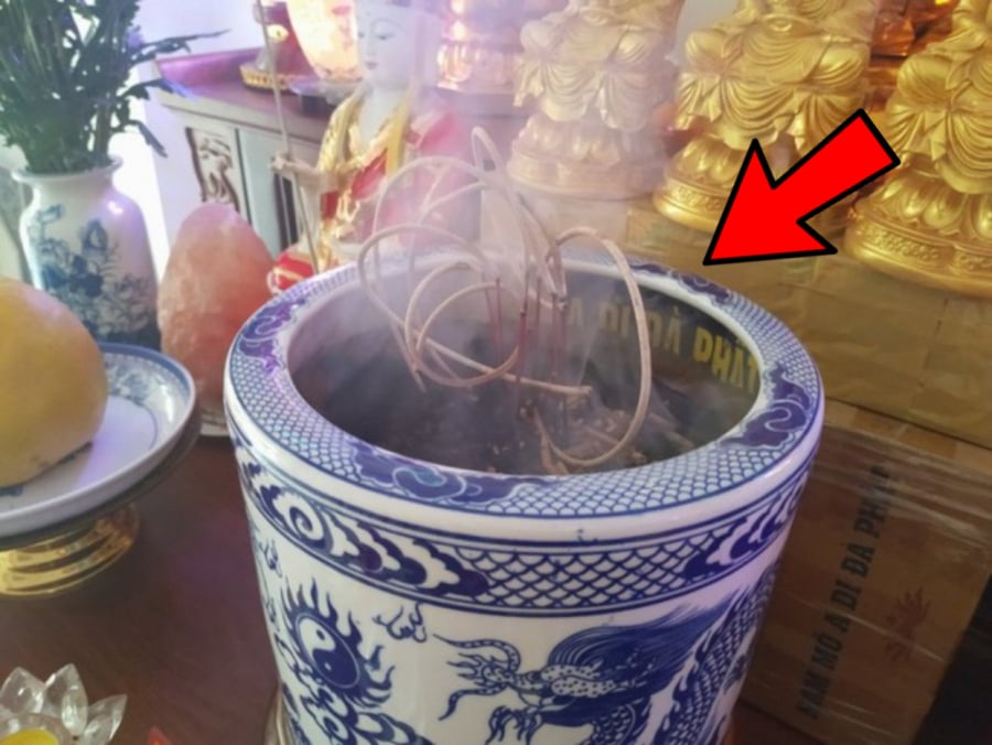 Gia chủ nên dùng tro rơm bỏ vào trong bát hương. Làm như vậy mới thu hút tài lộc, mang bình an đến cho Shbet111 slot, casino, thể thao, xổ số.