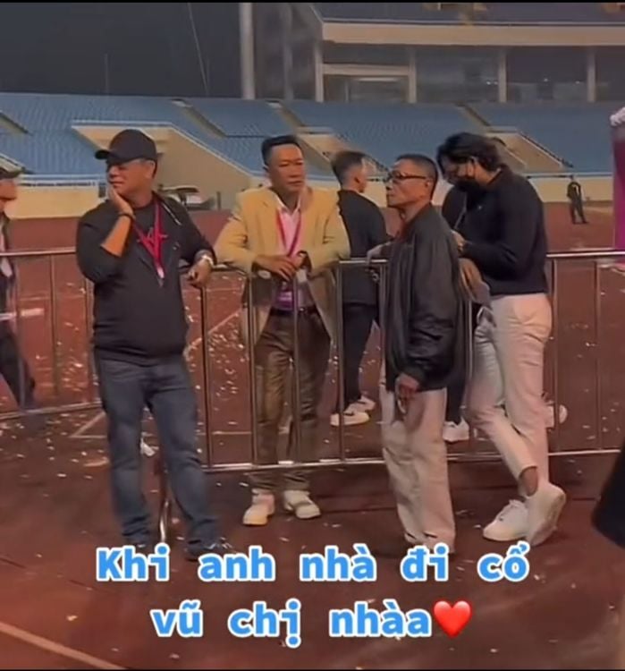 lo-anh-mai-tai-phen-tro-chuyen-than-mat-cung-gia-dinh-ca-si-my-tam-e0fe71