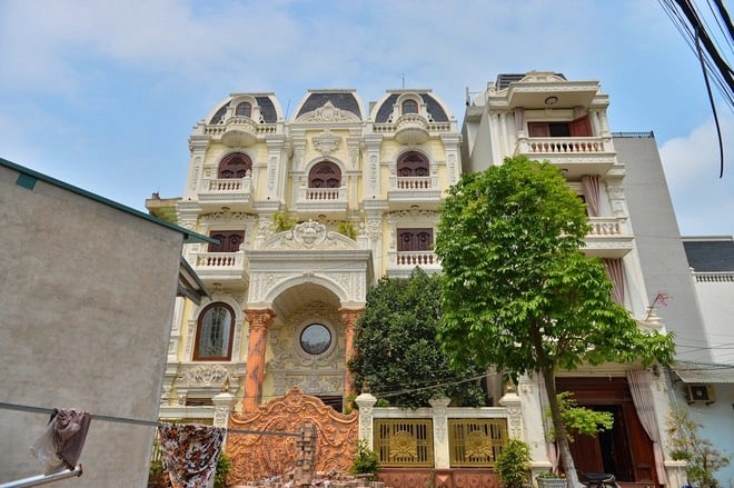 Đến làng Nành thứ bạn nhìn thấy nhiều nhất sẽ là tòa nhà, nhà cao tầng, biệt phủ và biệt thự.  (Ảnh: internet)