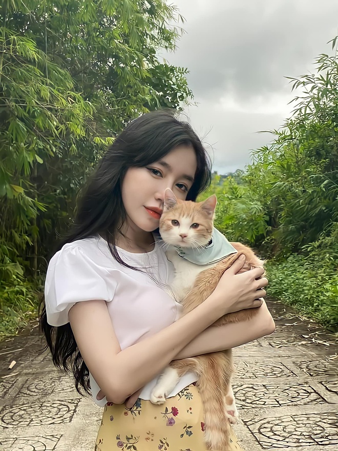 elly-tran-bi-2-dong-nghiep-cua-chong-gio-tro-bo-ruot-cadie-va-alfie-biet-nhung-chi-cuoi-cho-qua-160-6756323
