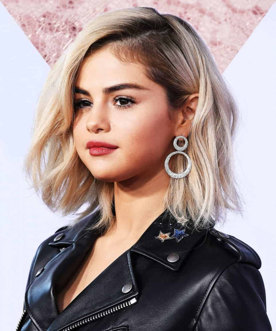 selena-gomez-bob-hairstyle-tuck-hair-behind-ears-trend-selena-gomez-beyonce-of-selena-gomez-bob-hairstyle