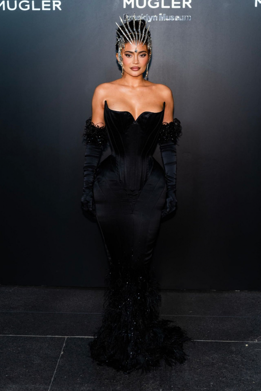 kylie-jenner-thierry-mugler-couturissime-exhibition-opening-night-in-new-york-city-11-15-2022-0