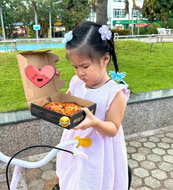 ai-nu-le-phuong-gay-cuoi-voi-loat-bieu-cam-chuan-cay-hai-nhi-duoc-me-khang-dinh-gen-troi-cua-gia-dinh-5-ngoisaovn-w1000-h1099