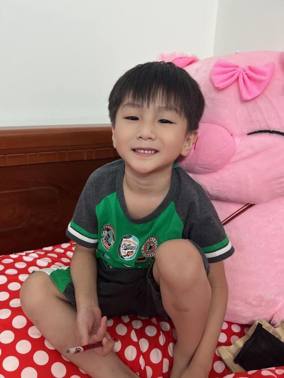 lam-khanh-chi-ke-ve-su-lem-linh-tinh-cam-cua-quy-tu-con-ru-moi-nguoi-lam-sui-voi-minh-3-ngoisaovn-w960-h1280