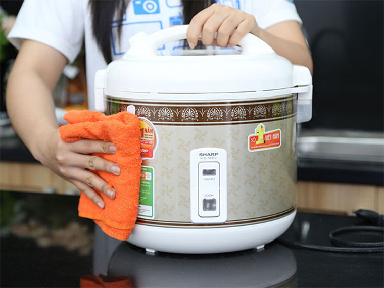 thuong-xuyen-lau-sach-3-cho-nay-o-noi-com-tiet-kiem-ca trieu-tien-dien-nau-com--nhanh-chin-lai-ngon_3