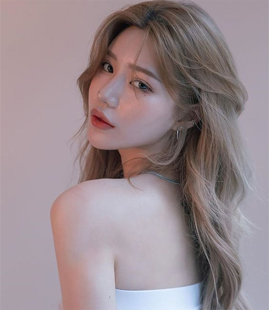 15-Kieu-toc-uon-gon-song-dep-tre-trung-duoc-yeu-thich-nhat-nam-2021-toc-uon-gon-song-2-1606440970-482-width550height633
