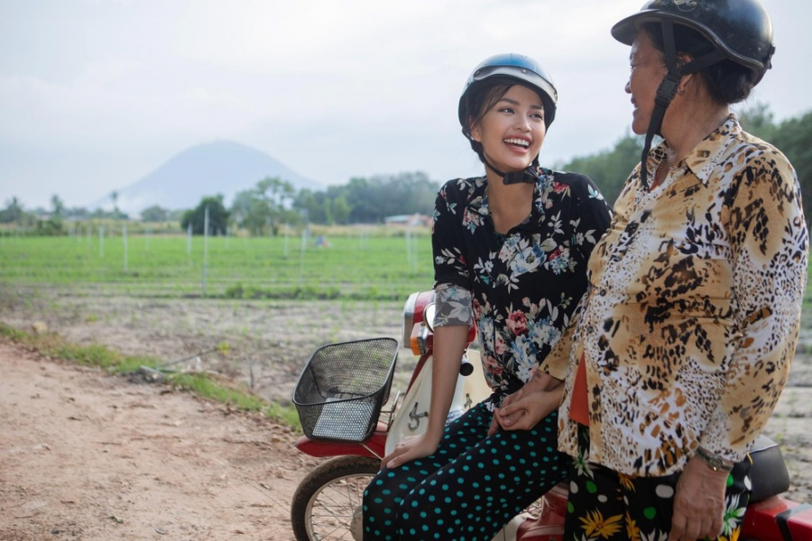 ngoc-chau-me-nhan-xet-nhan-sac-binh-thuong-chua-thay-co-ban-trai-b9cd518b
