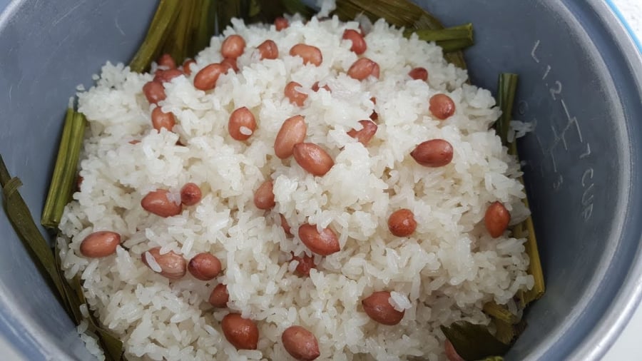 cach-ngam-gao-nau-xoi-ngon-deo-nhanh-mem-dep-mat-hoa-ra-chi-can-them1-buoc-nay_5