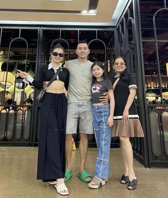 me-chong-phuong-trinh-jolie-khong-dat-nang-chau-dich-ton-khang-dinh-dieu-nay-voi-con-rieng-cua-con-dau-1-ngoisaovn-w1000-h1182