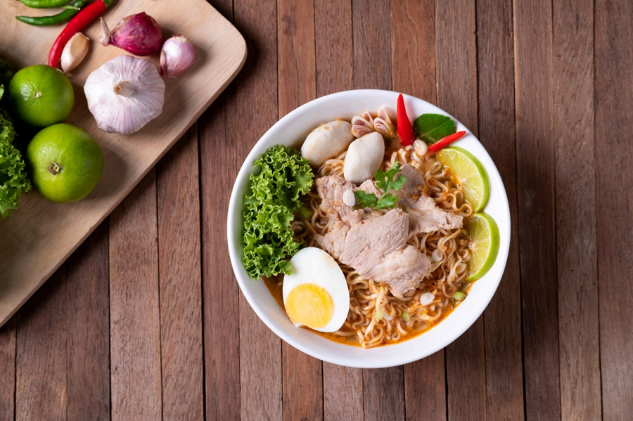 Chuyên gia giới thiệu nguyên tắc 4-5-1 khi dùng mì ăn liền