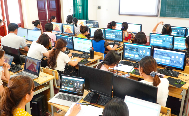 Giáo viên trải nghiệm trò chơi tương tác “ Thỏ trắng đua xe” của Edulive