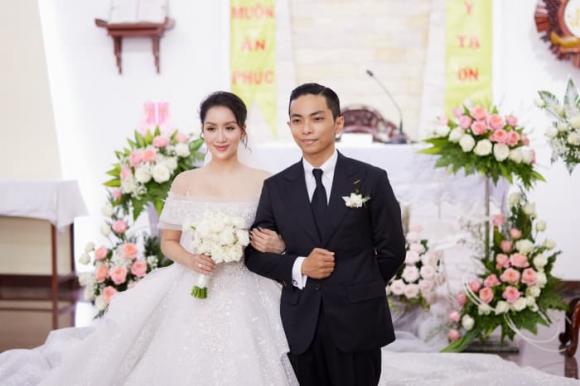 khanh-thi-xinh-nhu-cong-chua-trong-truyen-co-tich-duoc-hai-con-cam-vay-tien-vao-hon-le-tai-nha-tho-1-ngoisaovn-w700-h467