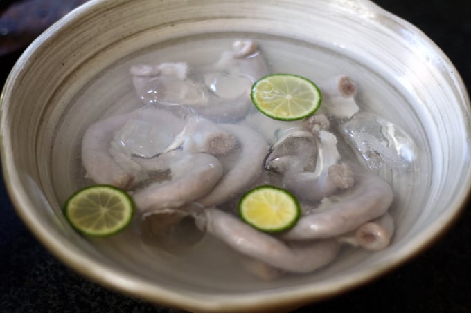luoc-long-lon-chi-cho-nuoc-la-la-sai-cho-them-thu-nay-moi-gion-san-sat-khong-dat-khong-hoi-8