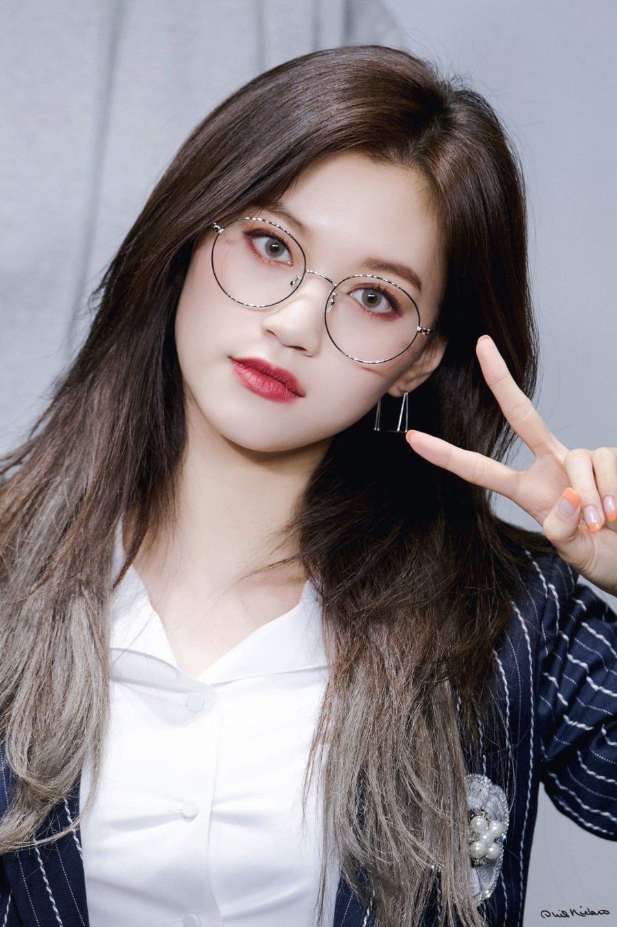 chon-kinh-can-cho-mat-kim-cuong-kim-doyeon-ioi-timetokdy