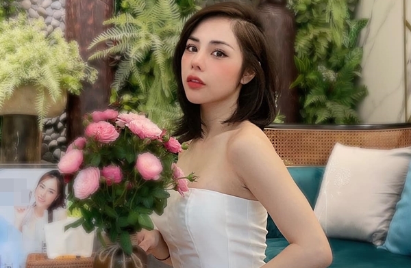 thoi-trang-ca-tinh-goi-cam-cua-ban-gai-mc-hon-tuoi-cua-huynh-anh-44