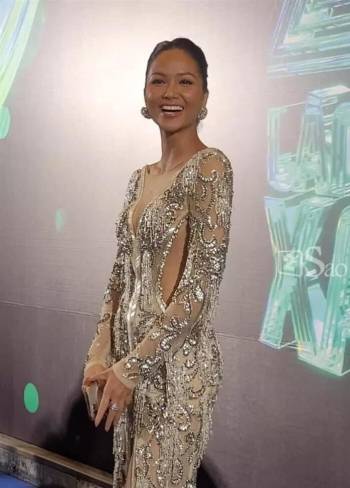 h-hen-nie-lam-1-dieu-dac-biet-khi-xuat-hien-tai-lan-song-xanh-de-ki-niem-5-nam-dang-quang-1333372