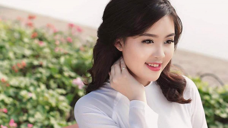 O-ben-nhung-nguoi-phu-nu-co-tuong-mat-phuc-hau,-dan-ong-nhu-duoc-nem-mat-ngot-moi-ngay