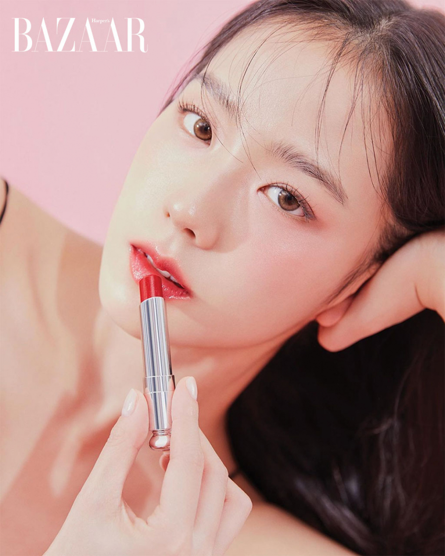 sinh-nhat-jisoo-blackpink-28-tuoi-son-moi-dior-lip-glow-031-strawberry-02