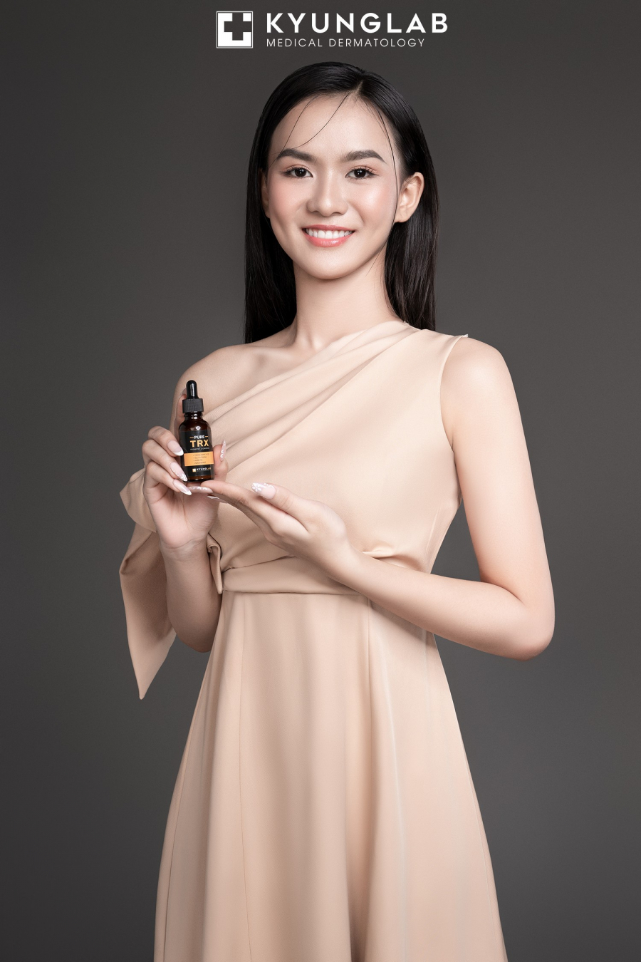 Sản phẩm Kyung Lab Pure TRX Pigment Control giúp da được trắng sáng.