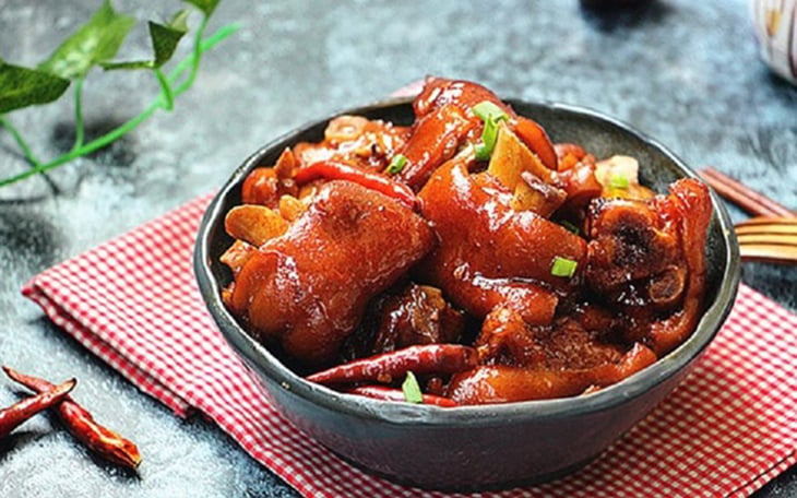 5-cong-thuc-lam-mon-thit-chan-gio-kho-la-mieng-ngon-com-ca-nha-ai-cung-thich-25