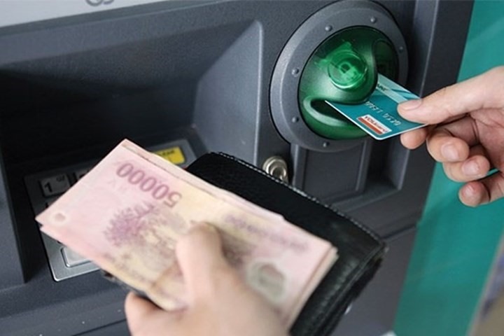rut-tien-bi-nuot-the-atm-02