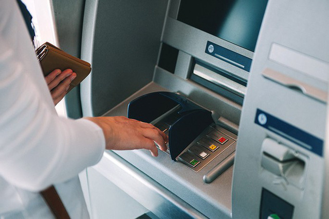rut-tien-bi-nuot-the-atm-03