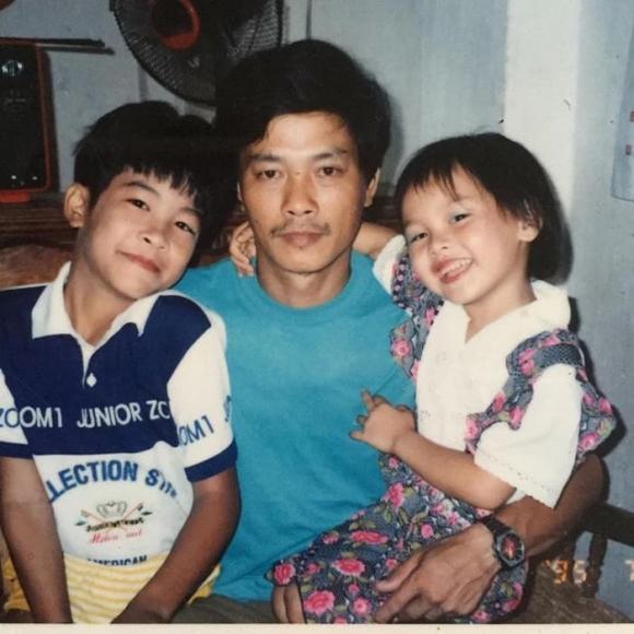 con-trai-bao-thanh-thap-huong-len-mo-ong-ngoai-2-ngoisaovn-w700-h700