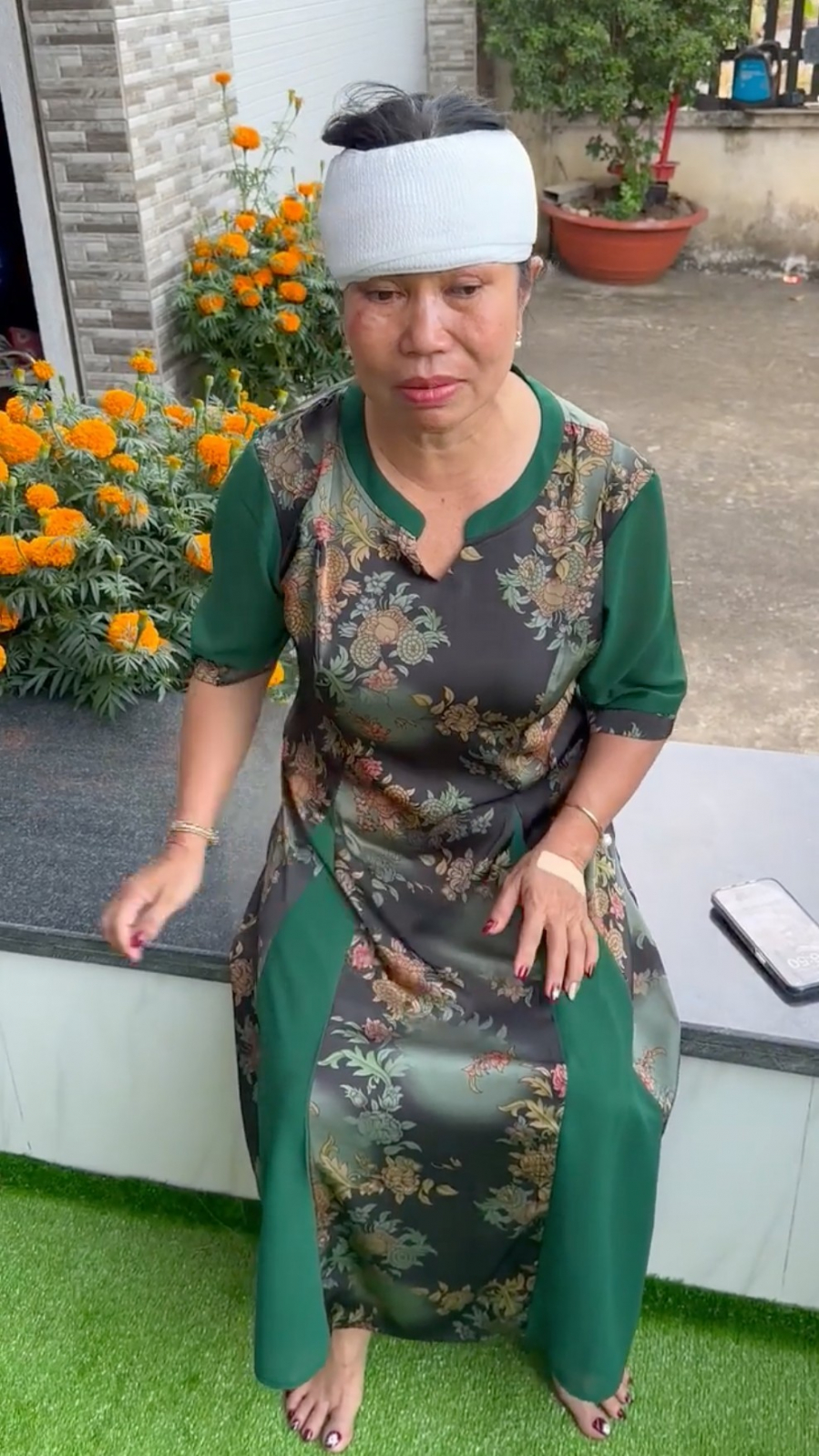 me-duong-lam-gap-su-co-ngay-mung-2-tet-ra-gieng-tiep-tuc-di-kham-08121ec6