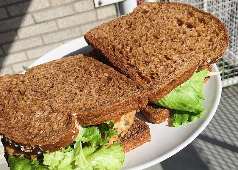 cach-an-banh-mi-giam-can-6