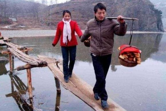 ngheo-kho-dung-ngo-ngang-nha-me-cha-1