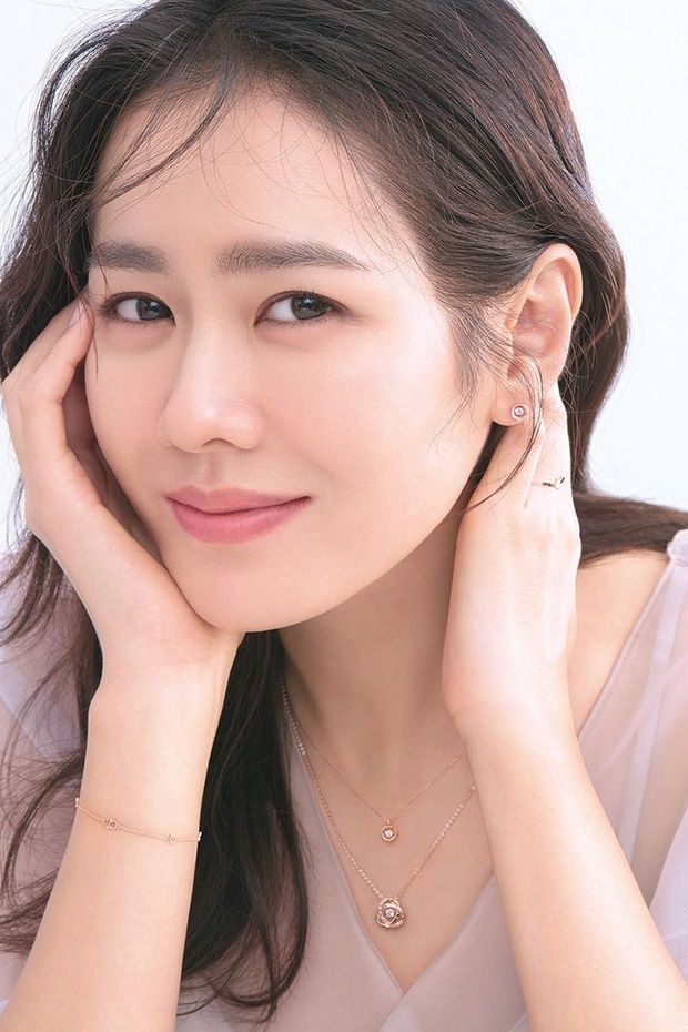 khac-phuc-lan-da-dau-son-ye-jin-co-bi-quyet-rieng-dap-2-loai-mat-na-f0ffdd