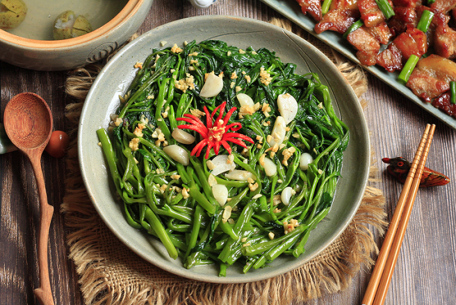 xao-rau-muong