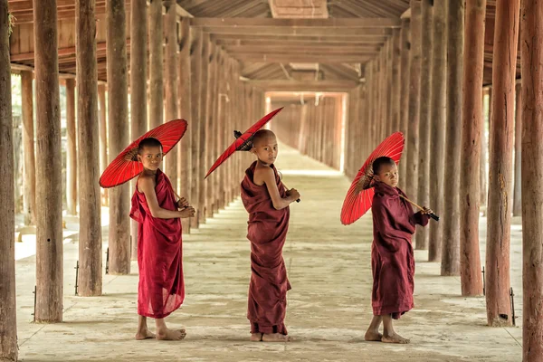 depositphotos_115689796-stock-photo-happiness-of-novice-in-burma