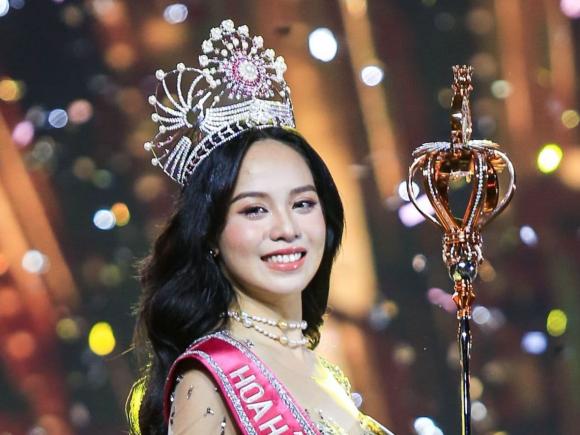 hoa-hau-thanh-thuy-lo-dau-hieu-tham-my-va-lan-da-kem-sac-11-ngoisaovn-w1180-h885
