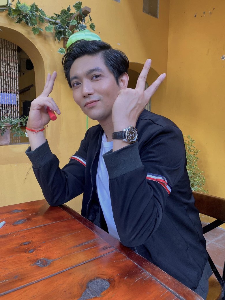 ca-si-tim-lan-dau-khoe-gia-the-gay-sung-sot-thieu-gia-cua-ba-trum-giao-duc-noi-tieng-thu-nhap-khung-316048770_5777942378941522_6710233965926014195_n-1678502063-580-width780height1040