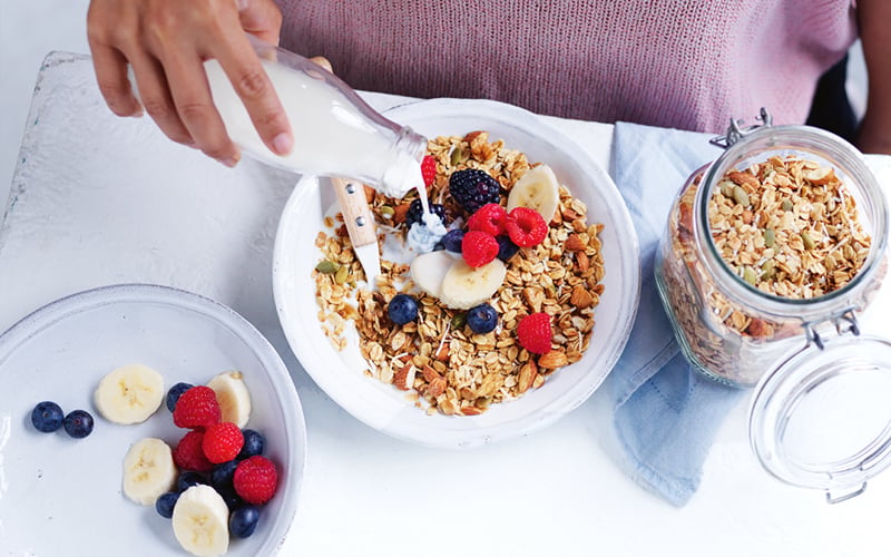 an-granola-giam-can-nhu-the-nao-la-dung-cach-day-moi-la-cach-an-dung-chuan-bai3