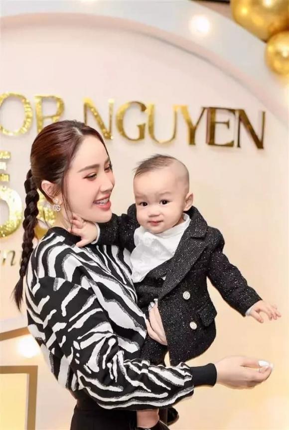bao-thy-bat-ngo-khang-dinh-22khong-co-cuoc-song-cua-ai-ma-toan-mau-hong-het-dau22-2-ngoisaovn-w672-h1000