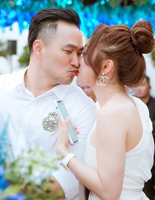 Cả hai có chuyện tình ngọt ngào.