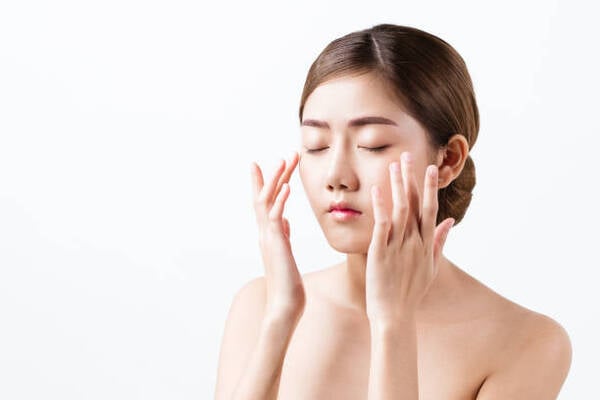 Massage-vung-xung-quanh-mui-giup-co-mui-va-co-xung-quanh-san-chac