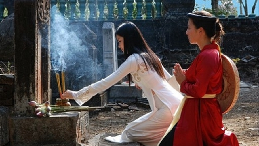 Co-cau-3-nguoi-khong-di-tao-mo,-con-chau-thinh-vuong,-3-nguoi-nay-la-ai,-tai-sao-khong-nen-di-tao-mo-Tet-Thanh-Minh
