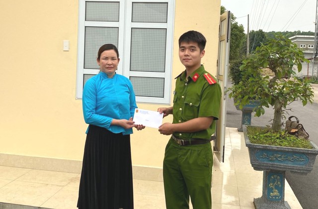 nguoi phu nu dan toc chuyen nham tien